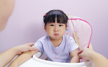兩三歲小孩的口吃可以矯正嗎？